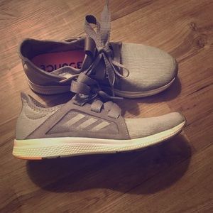💕Adidas edge lux size 7.5💕